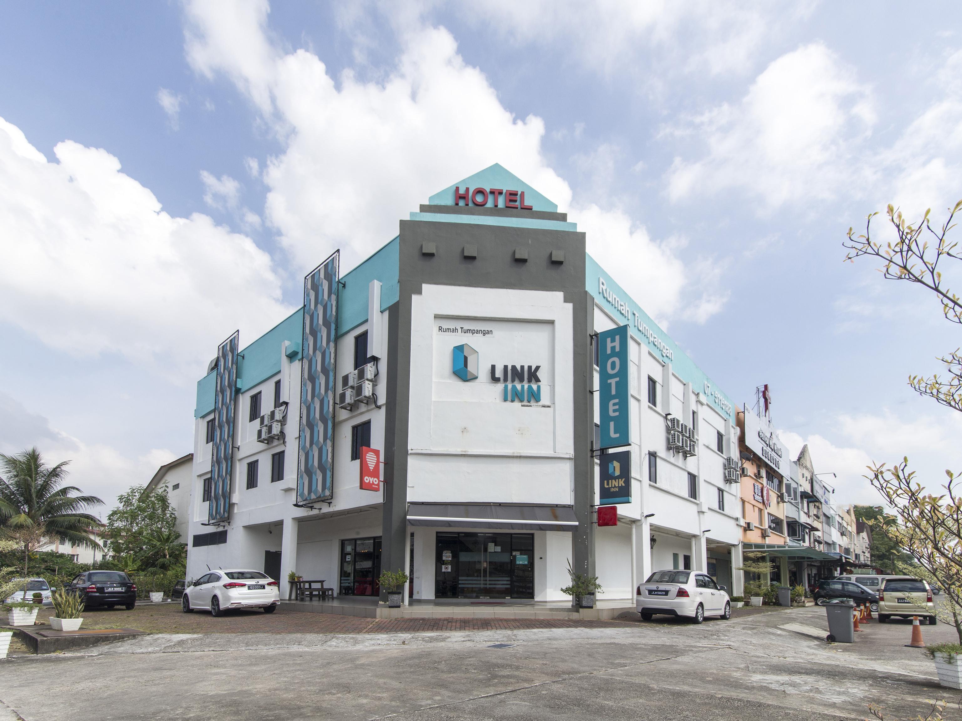 Super Oyo 246 Link Hotel 2*