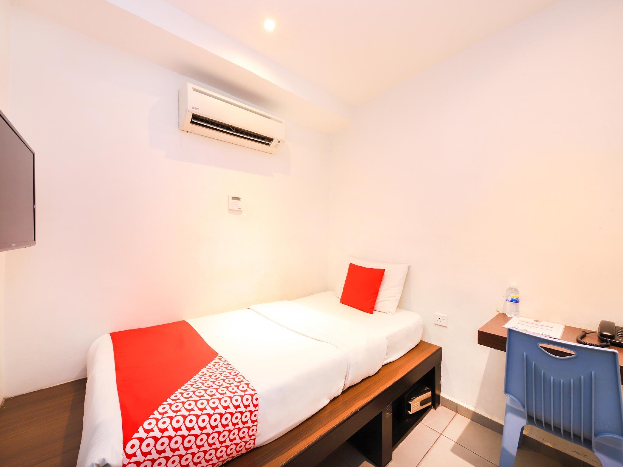 Super Oyo 246 Link Hotel