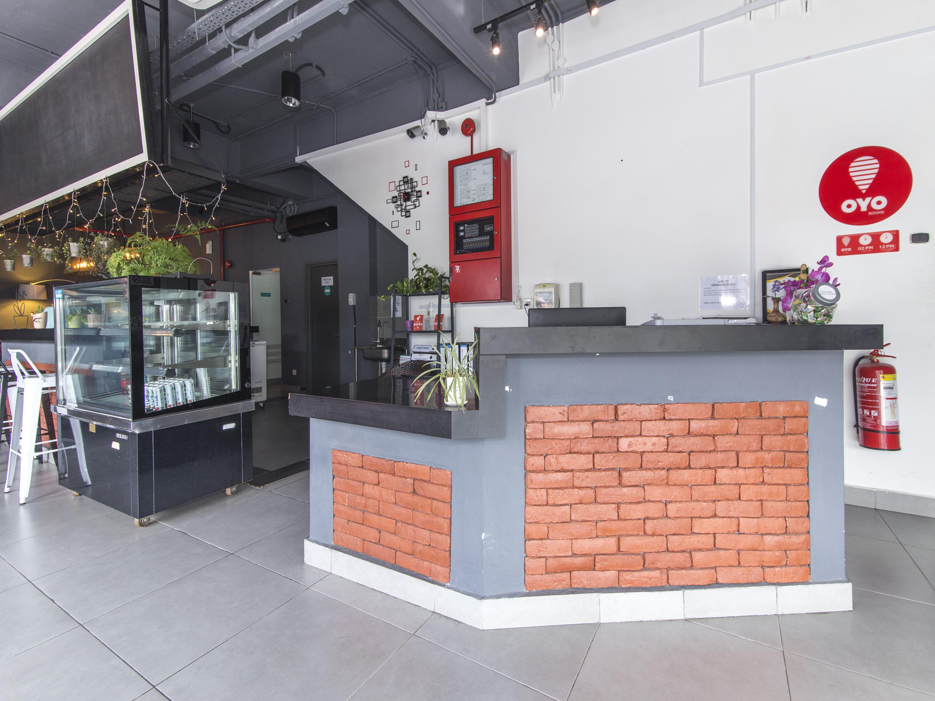 Super Oyo 246 Link Hotel 2*