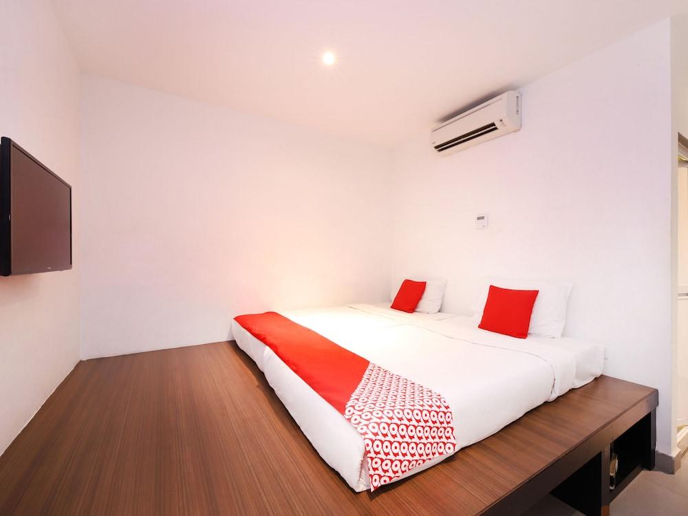 Super Oyo 246 Link Hotel