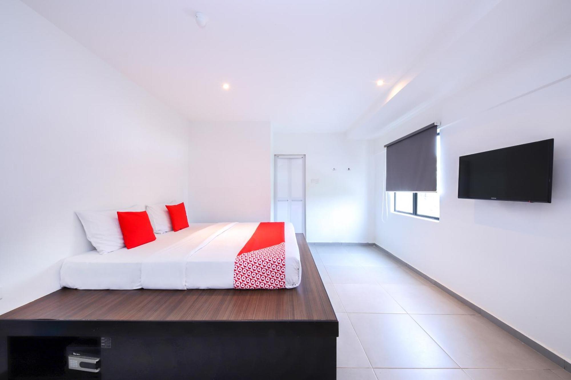 Super Oyo 246 Link Hotel