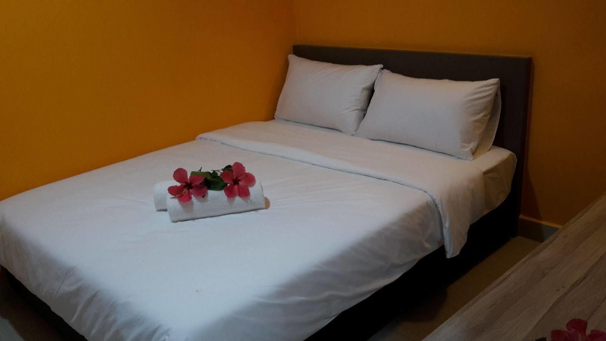 Super Oyo 246 Link Hotel