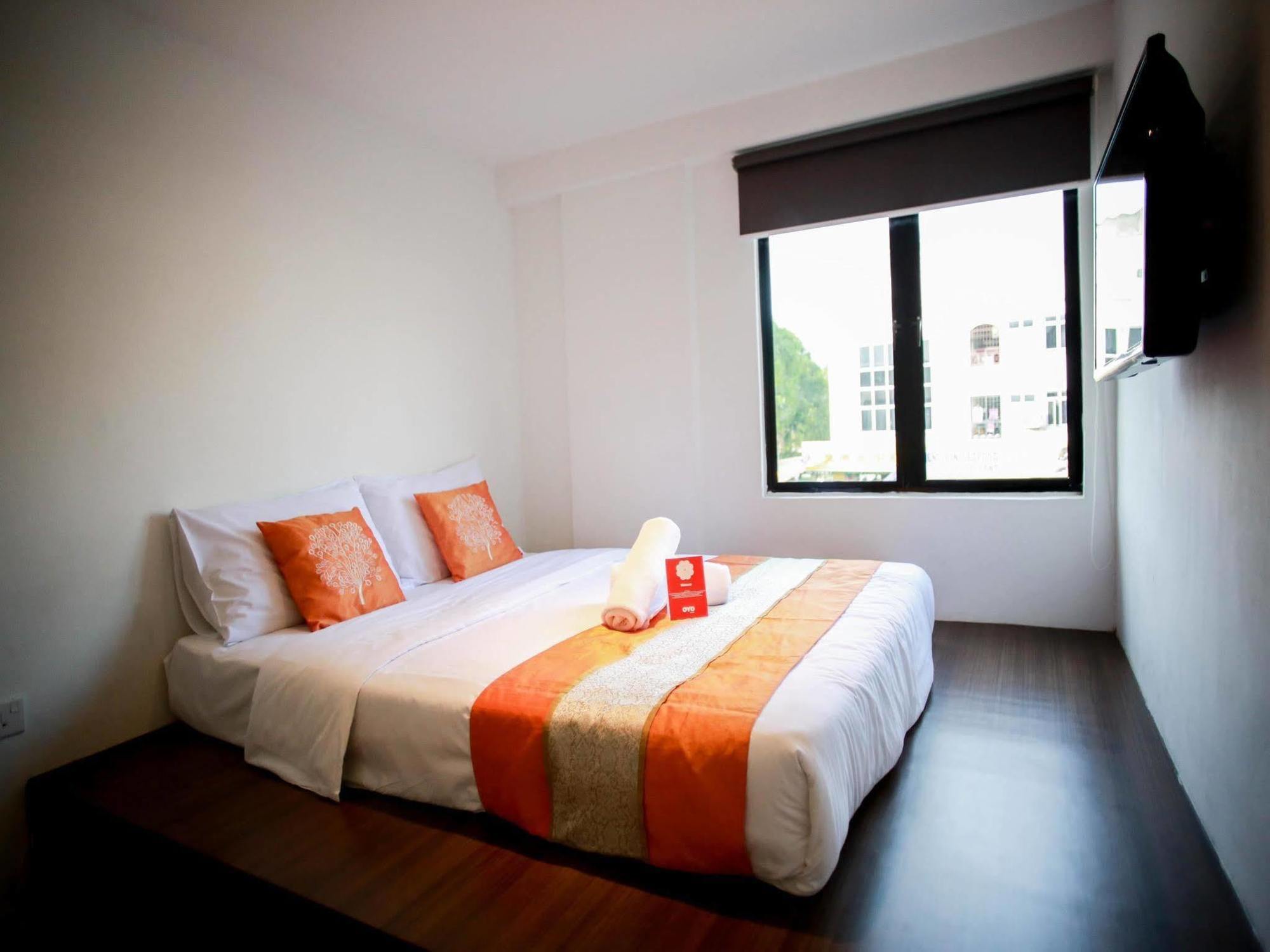 Super Oyo 246 Link Hotel